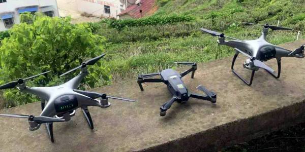 Additional photos of the new Phantom 5 or 4 Pro V2.0 show 2 drones. Prototypes or the real deal