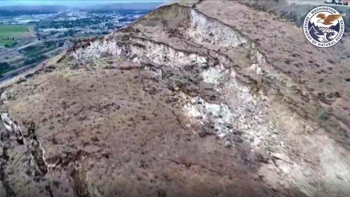 Drone video shows a deepening crack in the Yakima's Rattlesnake Ridge in Washington
