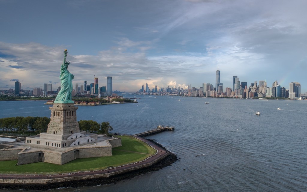 NYPD search for drone spotted 'near' Statue of Liberty - DroneDJ