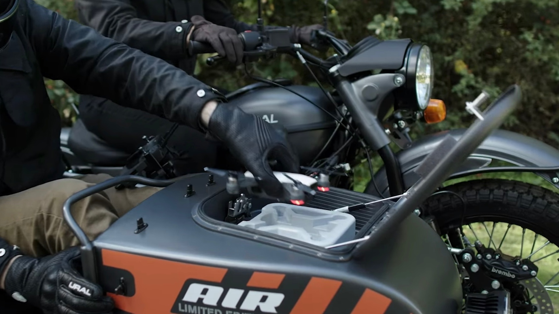 DroneRise – The Ural Air, a motorcycle with a DJI Spark integrated!