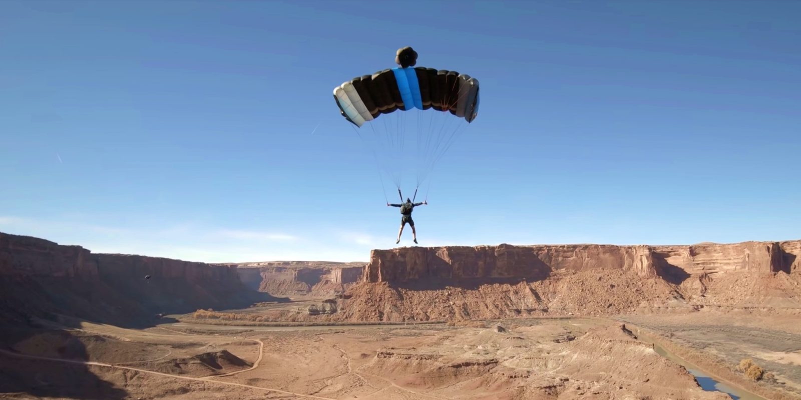 how-does-a-parachute-work-sciencing