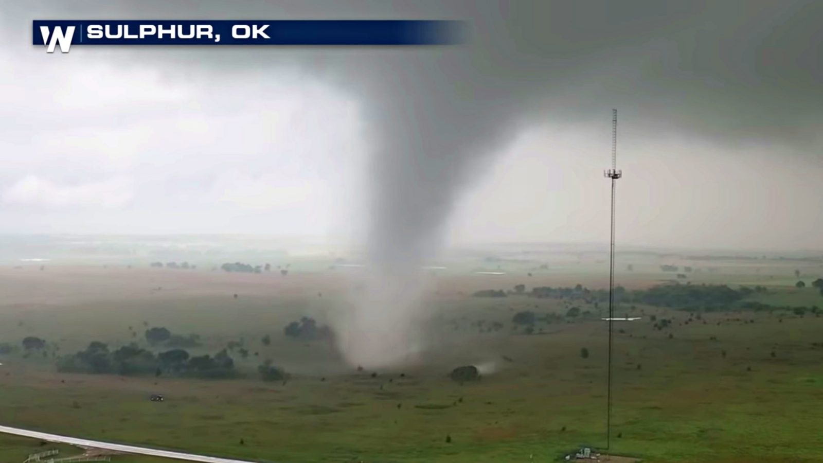 Storm-chaser-captures-tornado-with-his-drone-in-Oklahoma.jpg