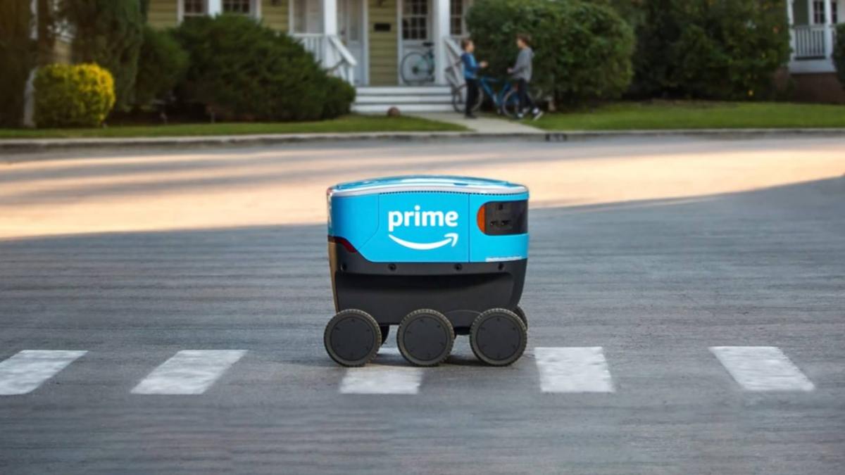 Amazon Scout The Six Wheeled Ground Based Delivery Robot Dronedj