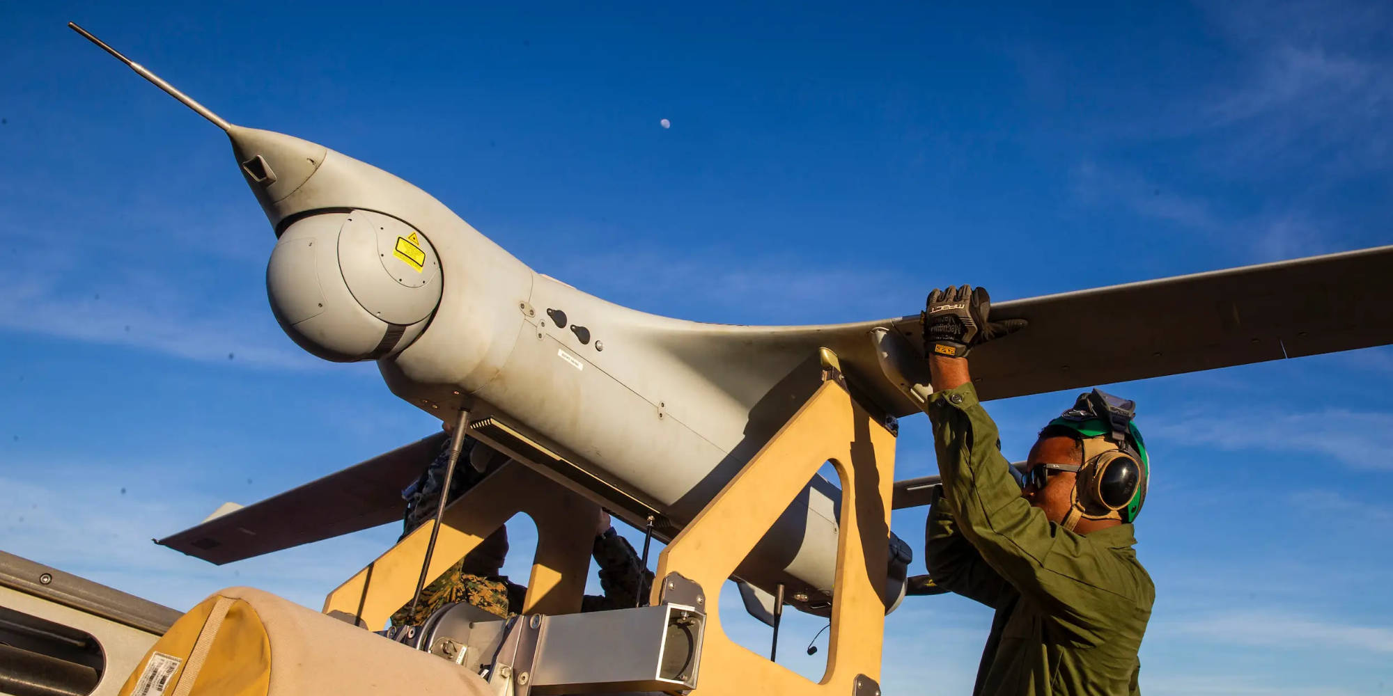 american-marines-to-guide-air-force-bombers-with-drones