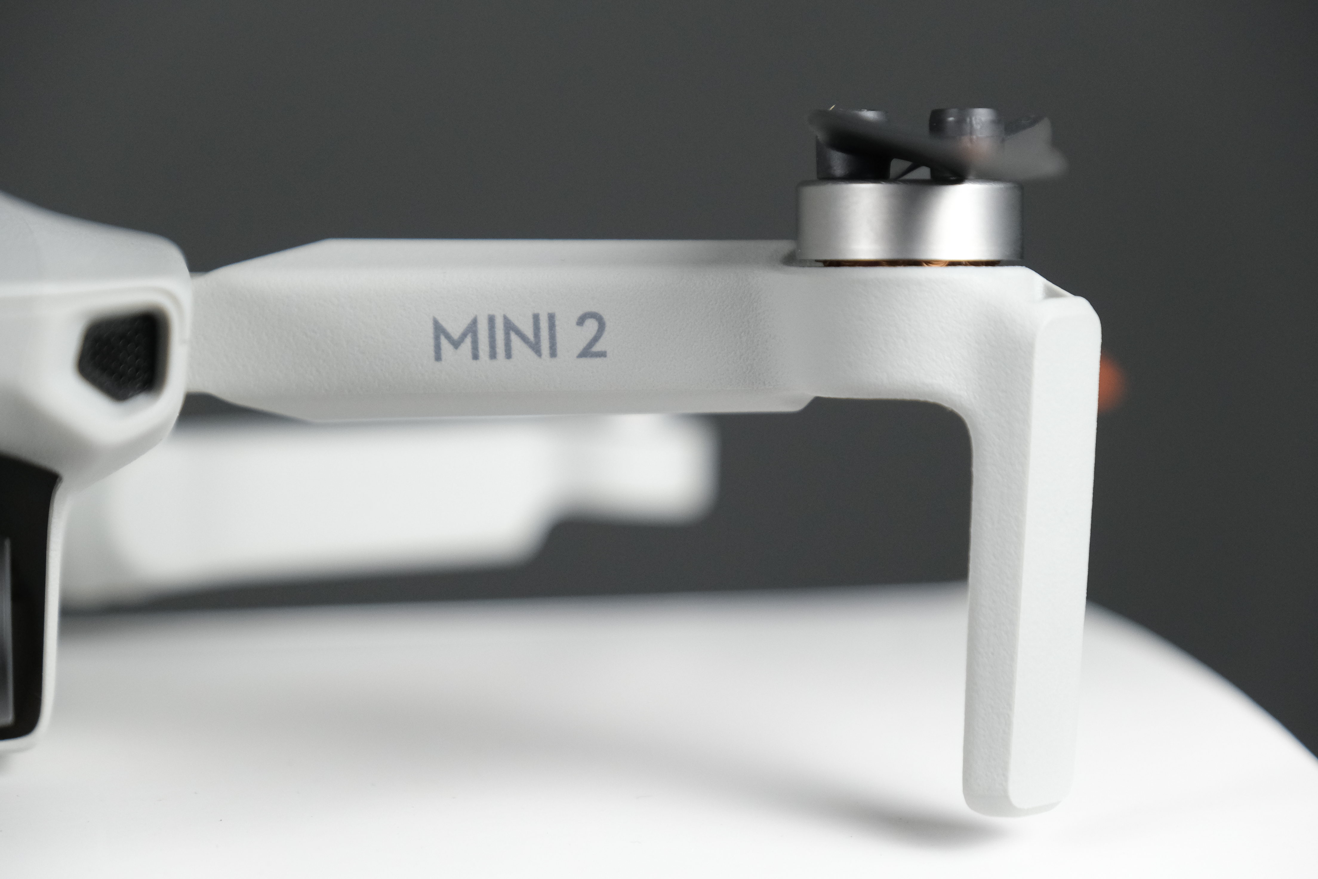 DJI Mini 2. Влагозащита DJI Mini 2. Вес DJI Mini 2. DJI Mini 2 c,JRE.