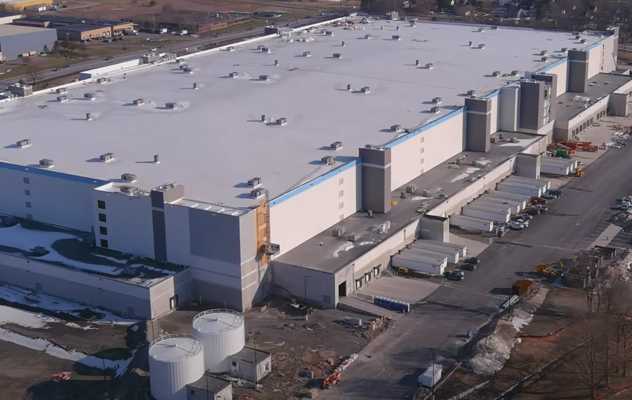 Check out this new drone video of a massive Amazon warehouse