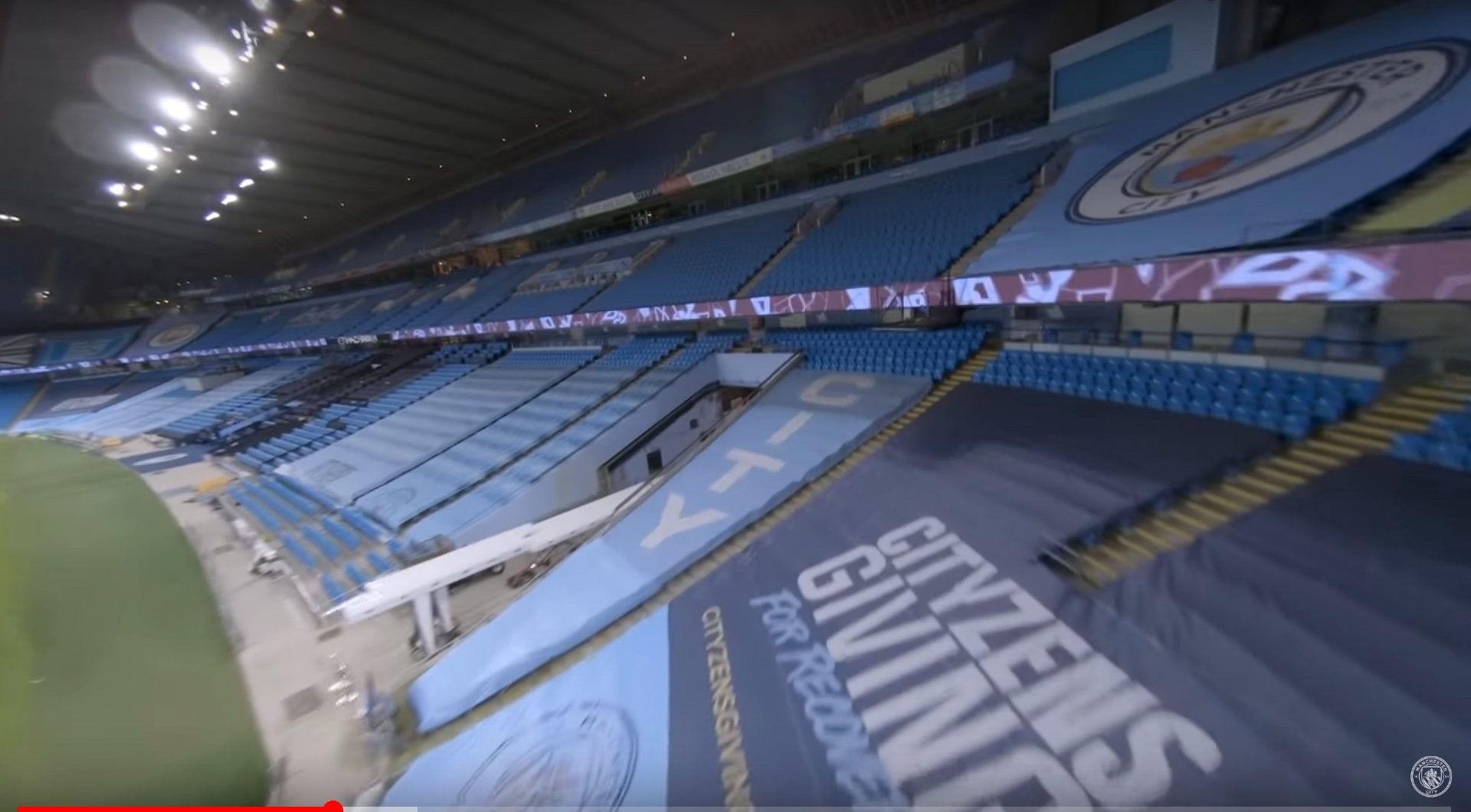 Потрясающий пролет дрона стадиона Man City одним кадром