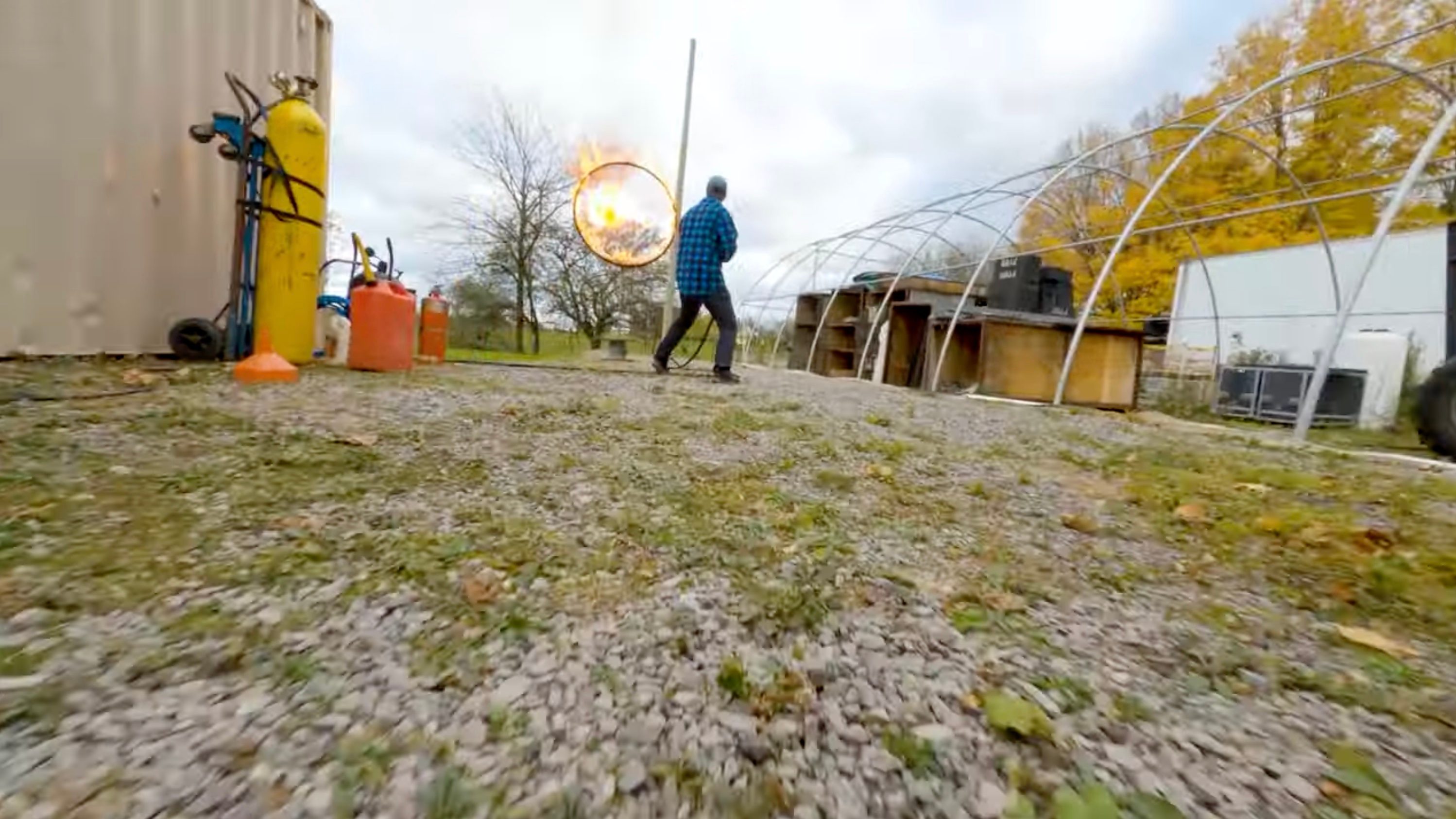 Зрелищное FPV-видео от DroneBoy демонстрирует огненный полет
