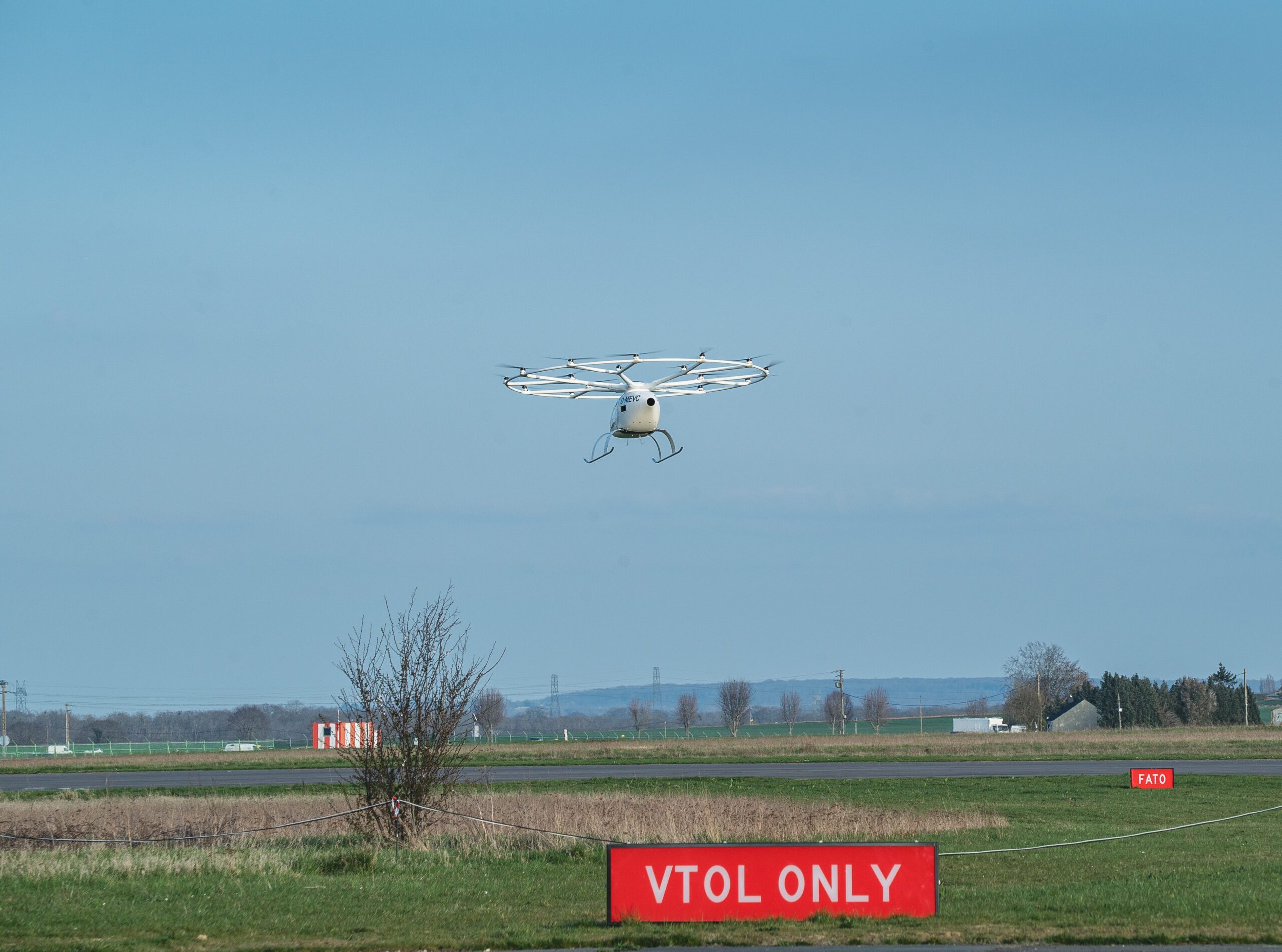 Volocopter совершил первый пилотируемый полет своего 2X eVTOL во Франции