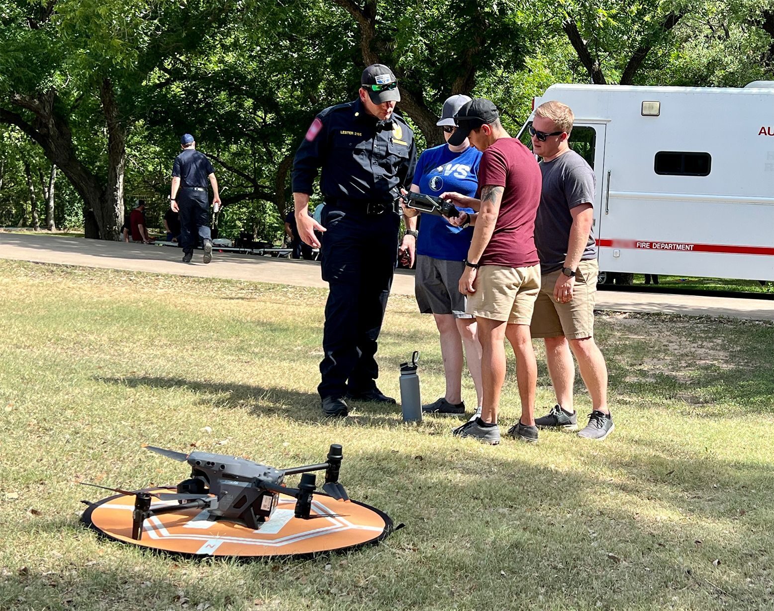 DroneSense обеспечивает потоковое видео в реальном времени и поддержку дронов DJI M30, M30T