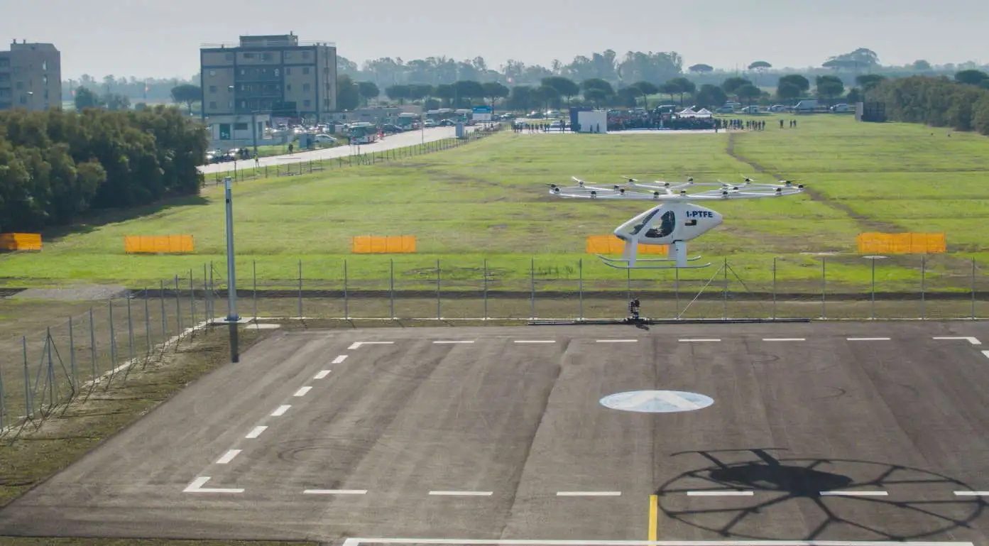 Первый испытательный полет пассажирского аэротакси eVTOL на вертипорте Рима