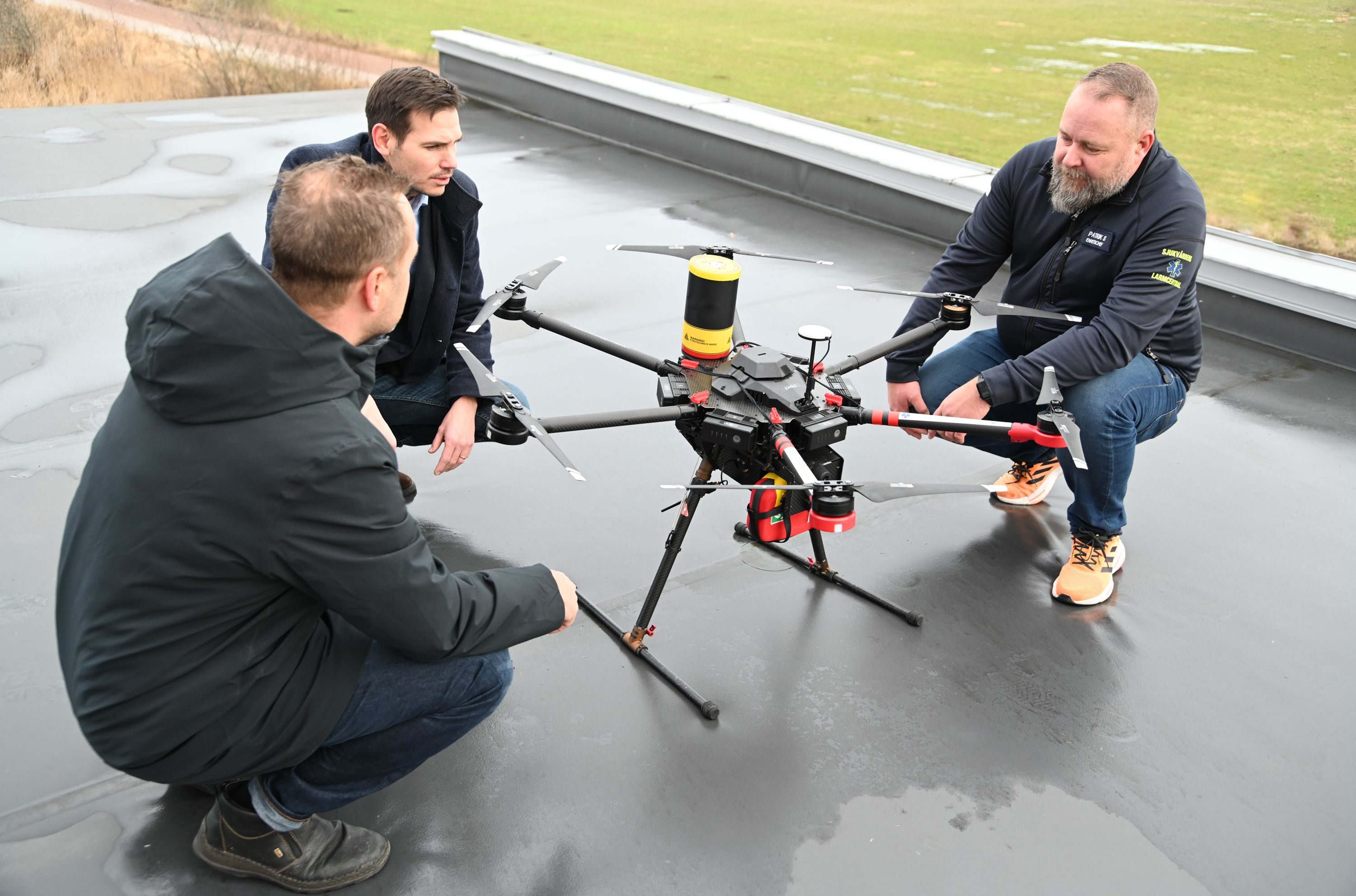 Шведская Everdrone продлевает работу по доставке дефибрилляторов дронами жертвам сердечных приступов