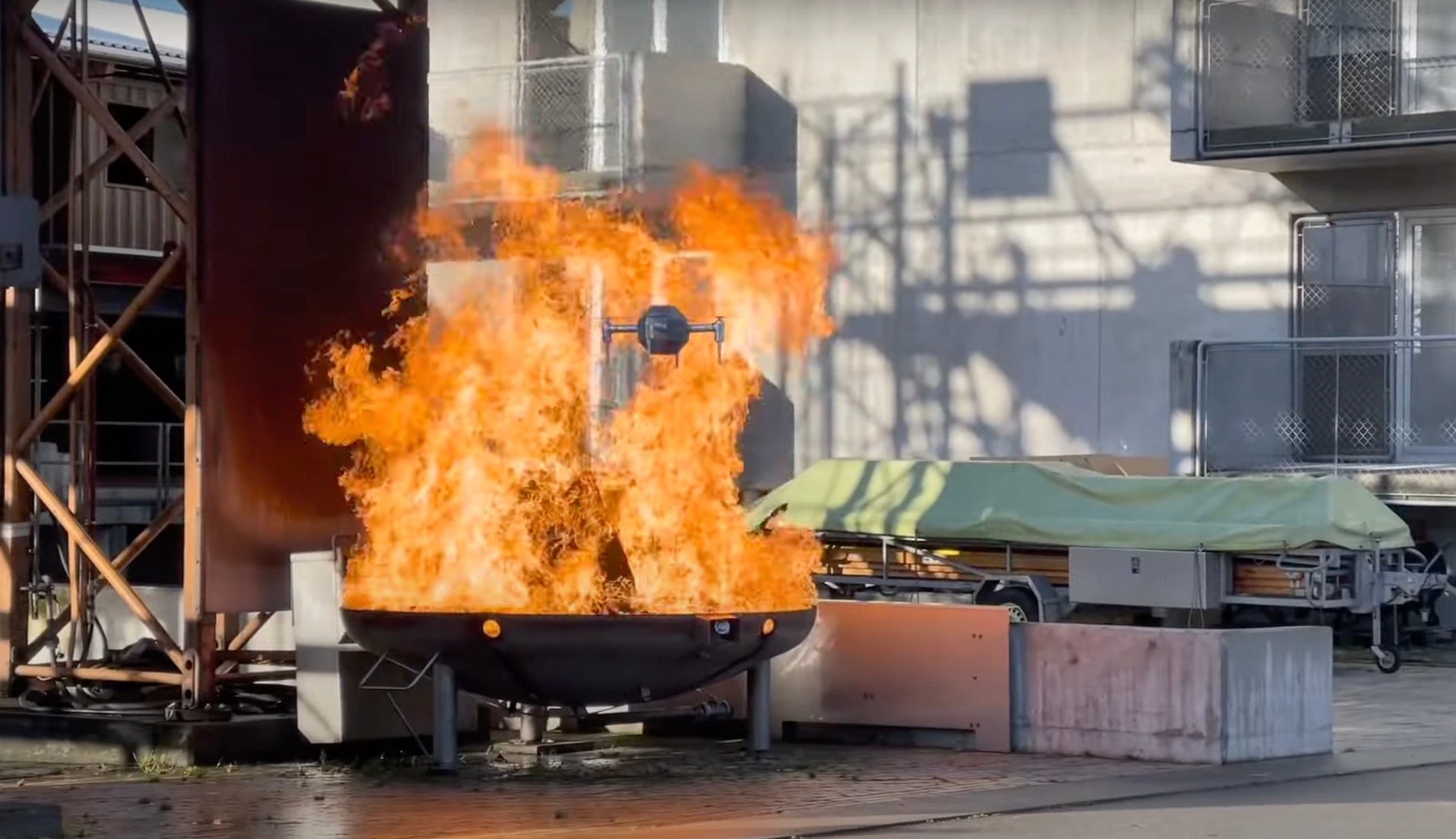Лондонский FireDrone призван снизить риски для пожарных