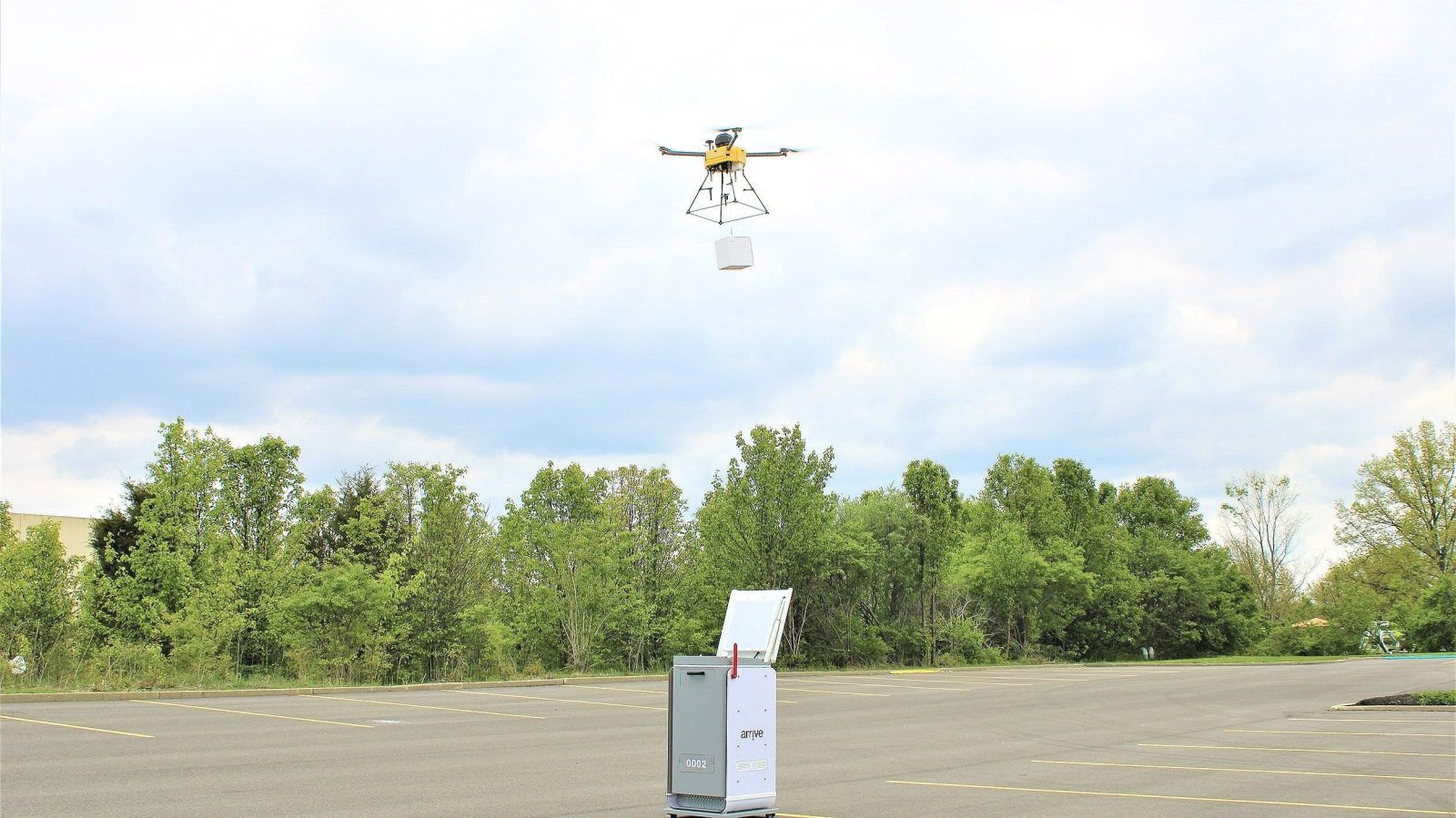 drone delivery mailbox arrive dronedek amazon sidewalk