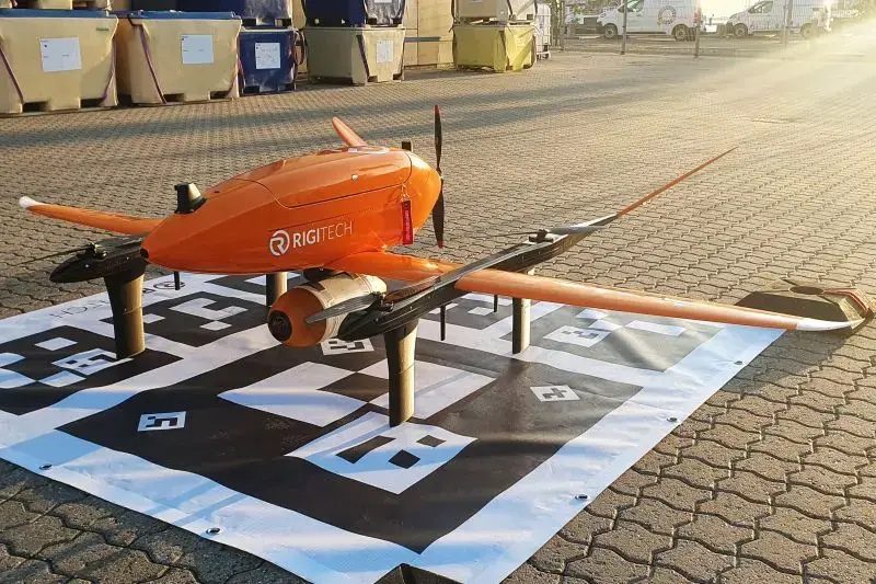 Инновационная полезная нагрузка RigiTech обеспечивает доставку дронами на ветряные электростанции Дании без посадки