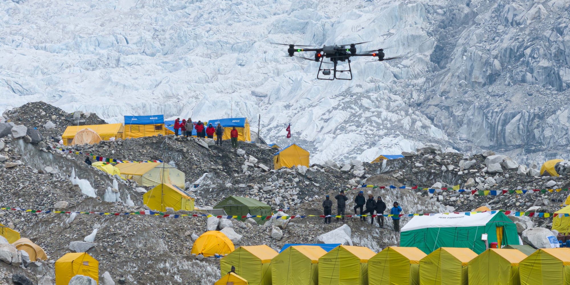 Дроны DJI приступили к очистке Эвереста от мусора
