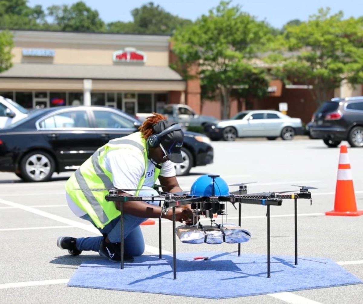 Drone Express запускает службу доставки дронами в Северной Каролине