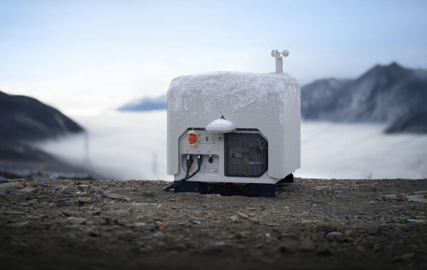 Как безопасно эксплуатировать DJI Dock 3 в суровых зимних условиях