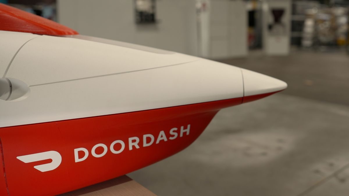 DoorDash получает сертификат авиакомпании для беспилотников, открывая новую главу в сфере доставки